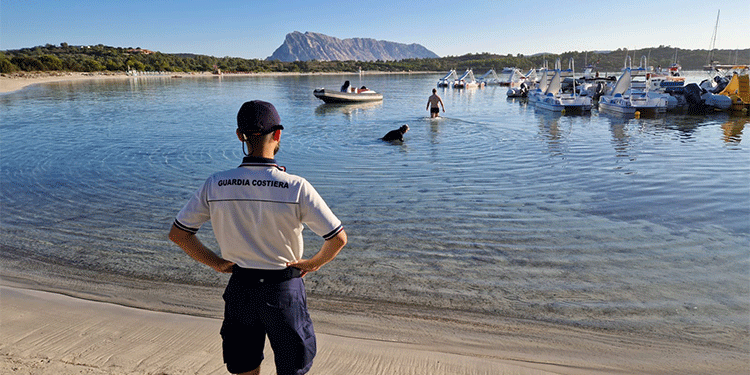 Barche ormeggiate abusivamente a Cala Brandinchi. Due aziende sanzionate