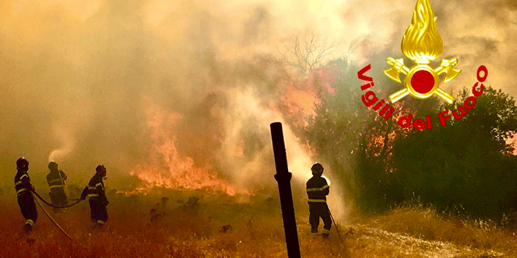 Incendio nelle campagne di Padru