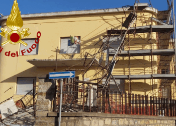 Disagi per il forte vento a La Maddalena. Intervento dei Vigili del Fuoco